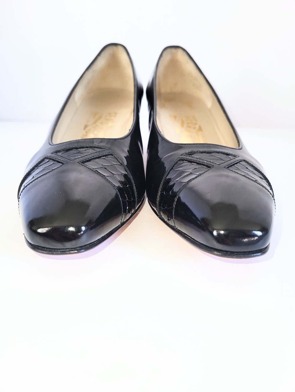 Salvatore Ferragamo Vintage 1980's Black Patent Leather Pumps Low Heel Size 7 - Picture 12 of 16